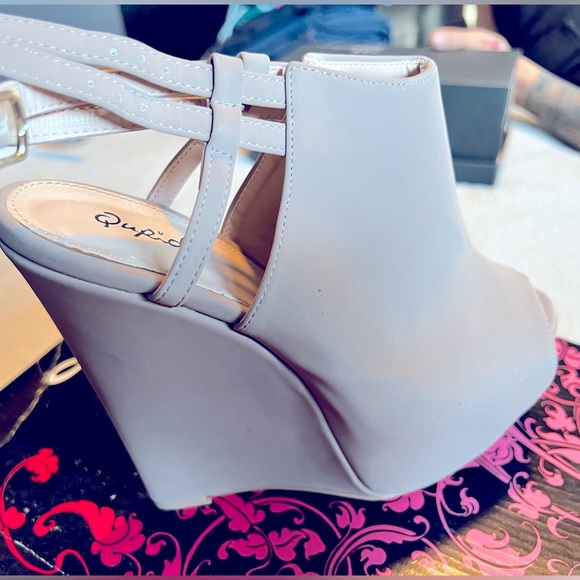 Nude wedges size 8 1/2 - Picture 2 of 2